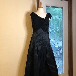 Tadashi Black Gown Size 14 in Like New Condition